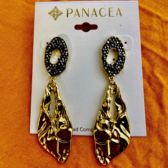 Cute dangle earrings! For whatever you have planed fancy night out ect. - Picture 2 of 3
